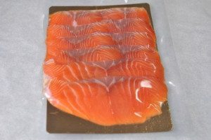 Форель филе нарезка-кусочки слабосоленая упаковка 200 гр